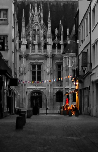 2013-07-07 / tchwouing 
tchwouing  [ Noir et Blanc, Sepia et desaturation partielle ]
