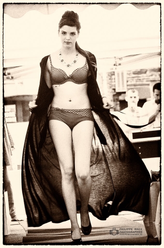 2014-09-22 / Phil22140
Phil22140   [ Noir et Blanc, Sepia et desaturation partielle ]
