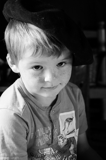 2013-11-20 / sorcier
sorcier  [ Portraits de bebes et enfants ]
