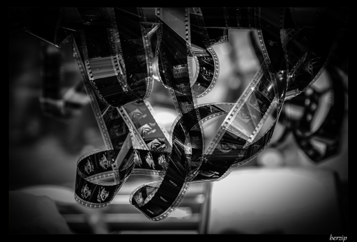 2014-03-06 / berzip
berzip [ Noir et Blanc, Sepia et desaturation partielle ]
