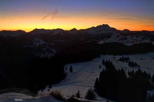 2010-12-30  / randos74
Par : randos74 [ Coucher / Lever de soleil ]  
