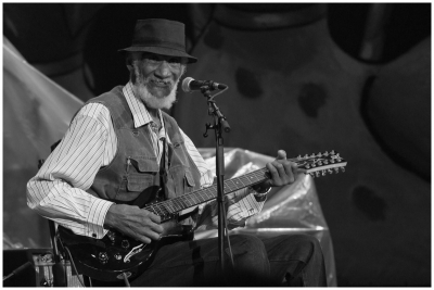 2010-07-05 / Eki
Par Eki - [Series : Soiree Blues a Vienne]
