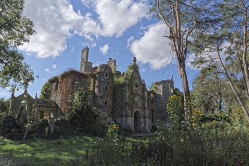 2022-10-30 / Chatougri
Chatougri [Environnement urbain et constructions humaines]
