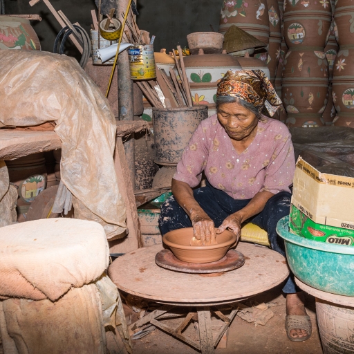 2016-12-13 /  Bob7519
Bob7519 dans vos series "Village de potiers" 
